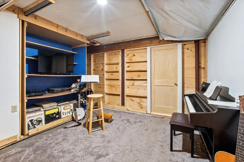 23 Fletcher Road Newport NH 03773