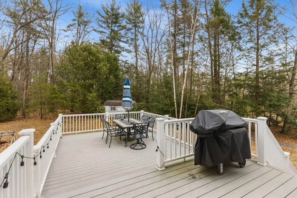 24 Ladd Road Brentwood NH 03833