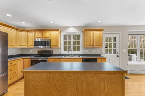 24 Ladd Road Brentwood NH 03833