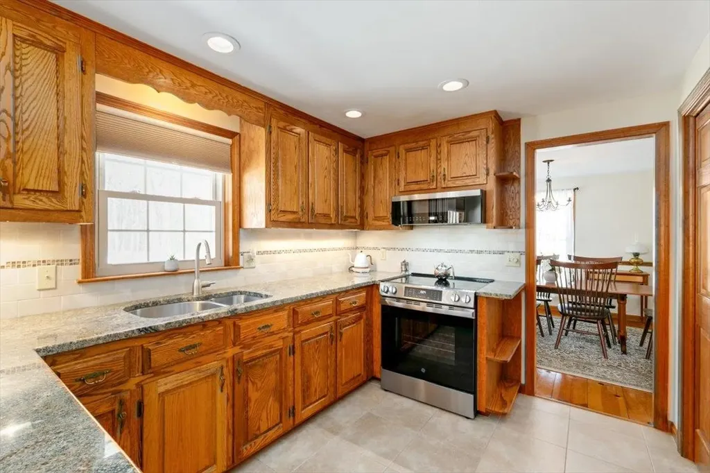 34 Ballard Road Derry NH 03038