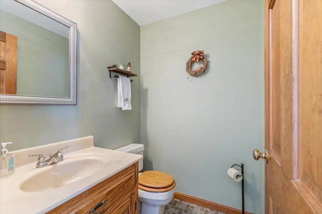 34 Ballard Road Derry NH 03038
