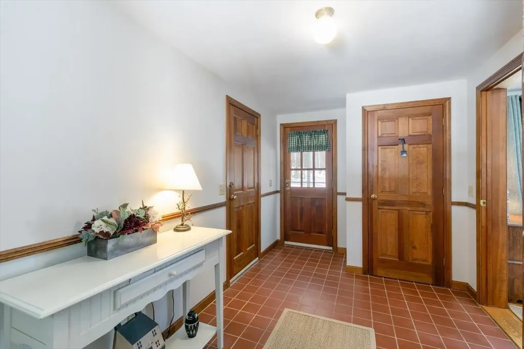 34 Ballard Road Derry NH 03038