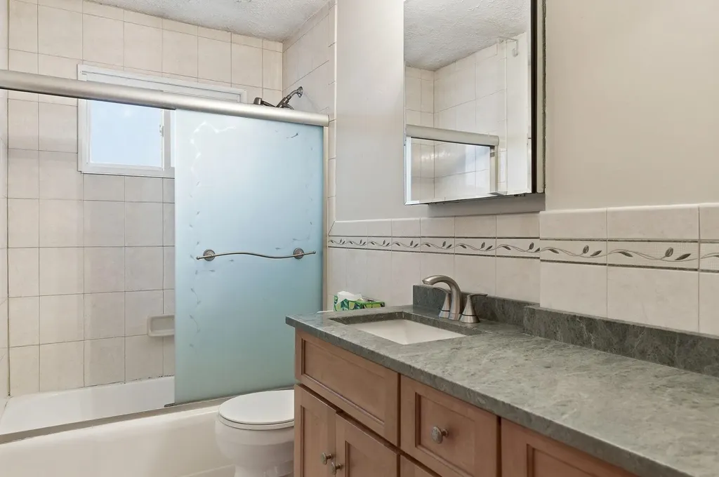 14 Acton Street Nashua NH 03060