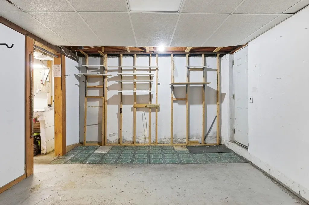 14 Acton Street Nashua NH 03060