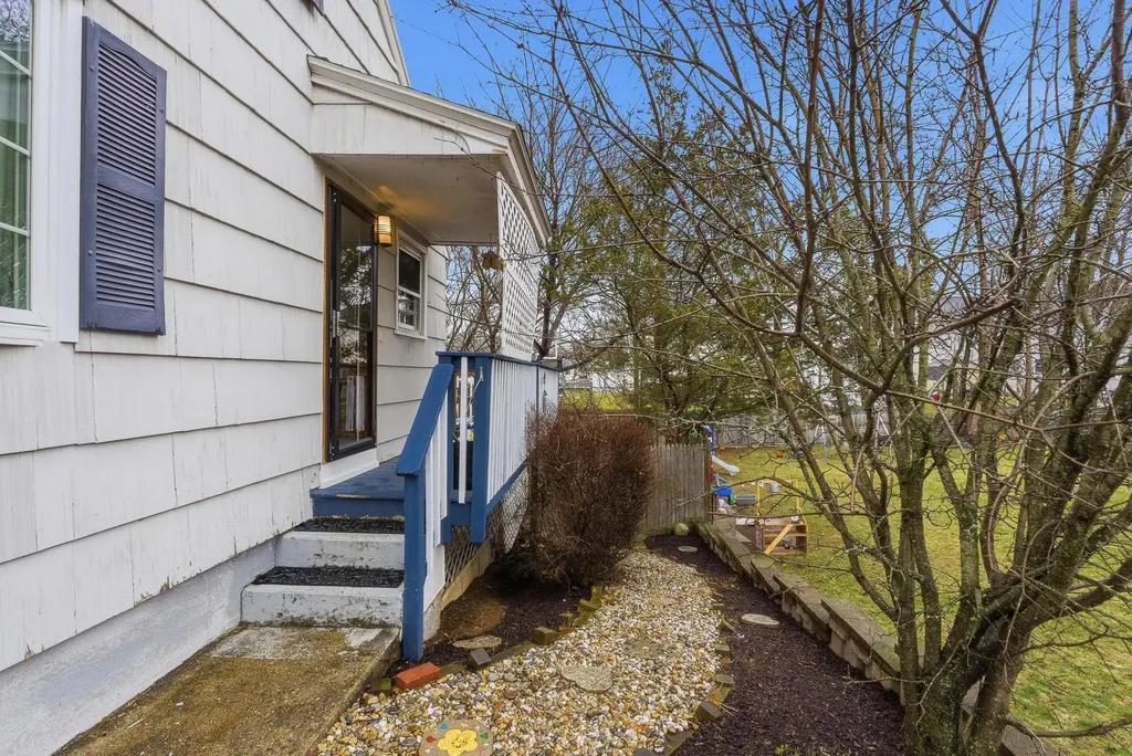 14 Acton Street Nashua NH 03060