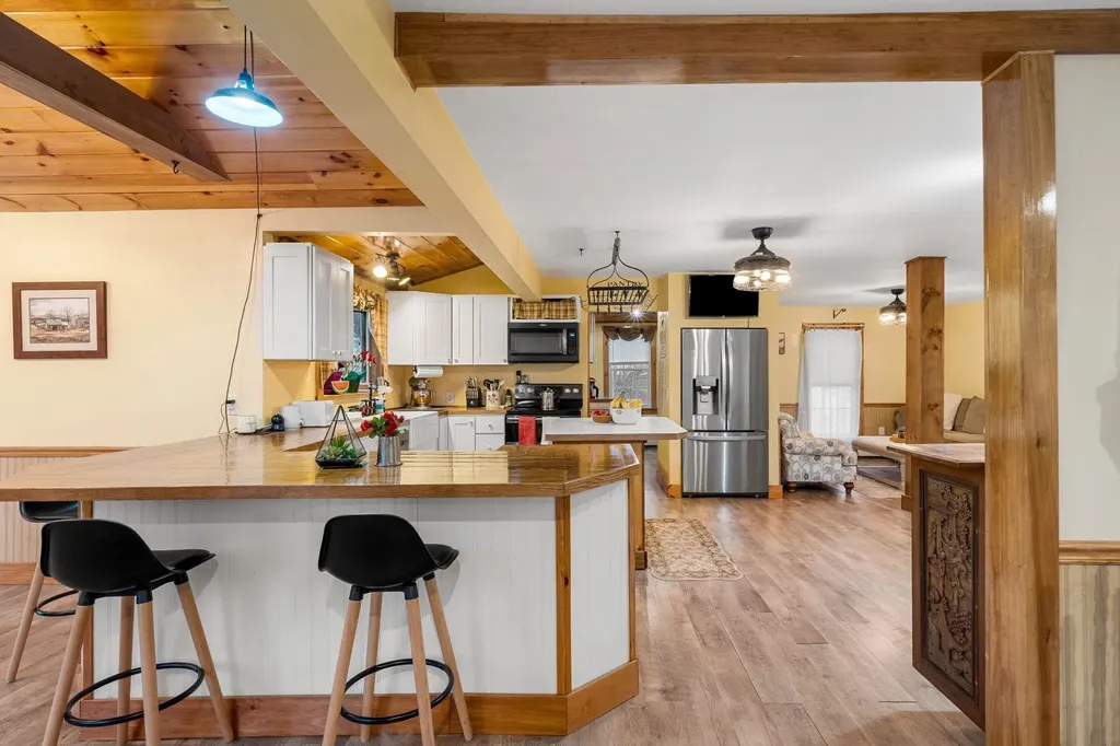 11 Hubbard Hill Road Greenville NH 03048
