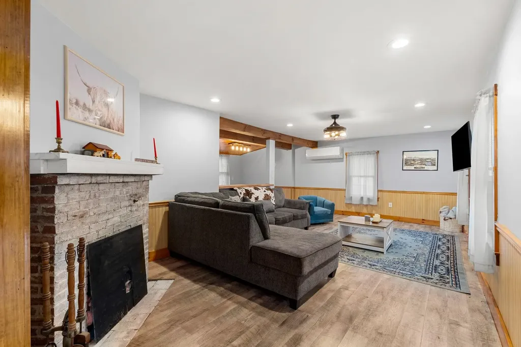 11 Hubbard Hill Road Greenville NH 03048