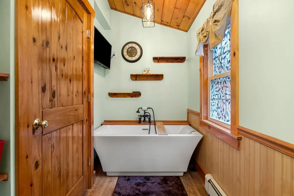 11 Hubbard Hill Road Greenville NH 03048