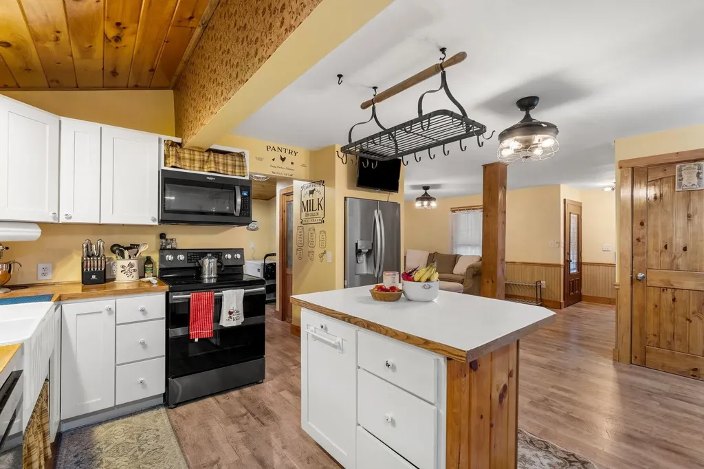 11 Hubbard Hill Road Greenville NH 03048