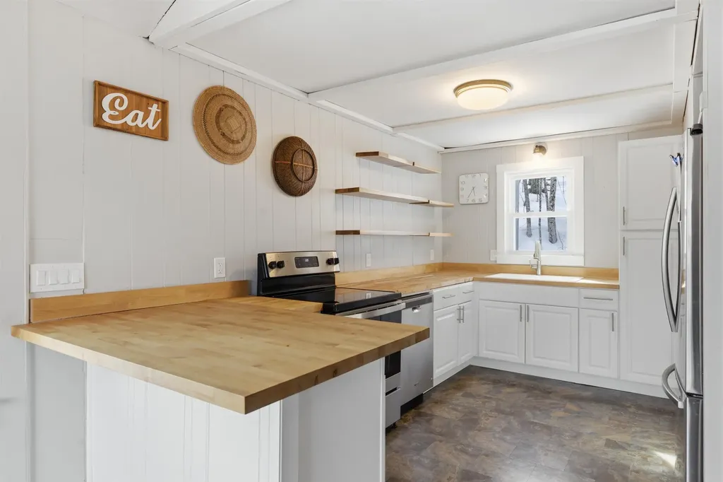 25 Hilltop Drive Newbury NH 03255