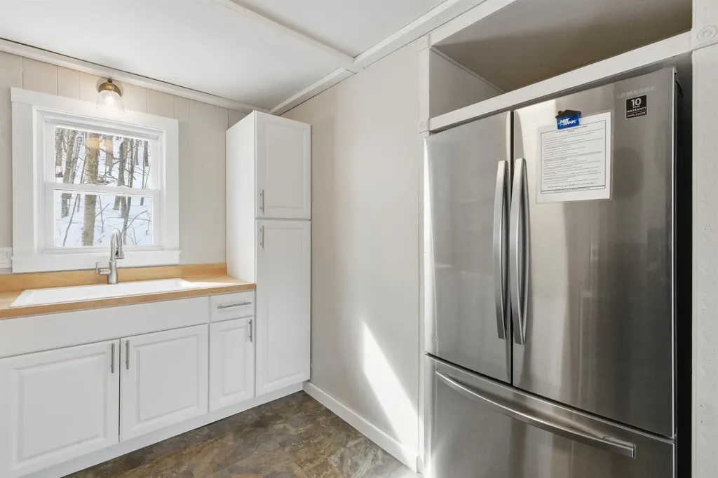 25 Hilltop Drive Newbury NH 03255