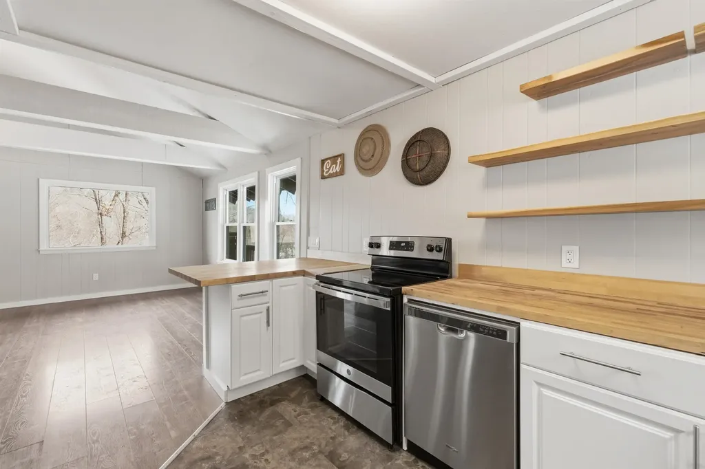 25 Hilltop Drive Newbury NH 03255