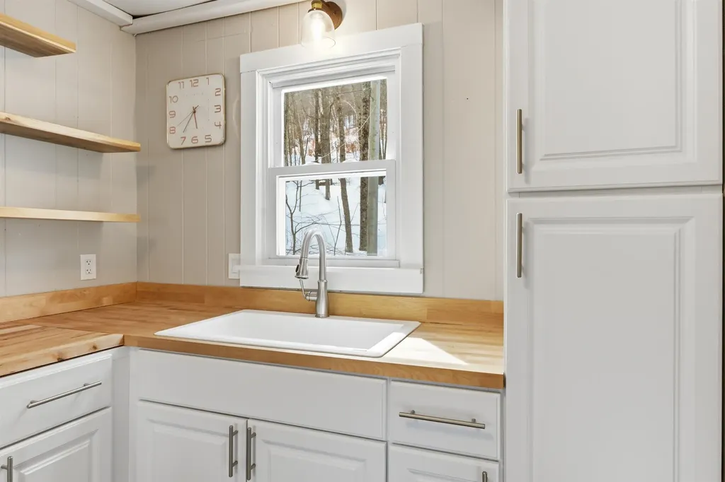 25 Hilltop Drive Newbury NH 03255