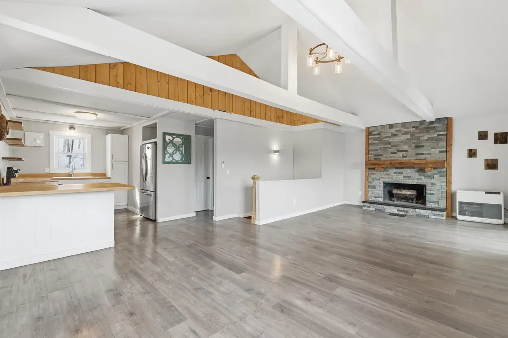 25 Hilltop Drive Newbury NH 03255