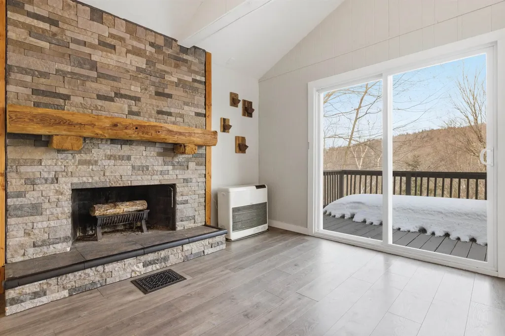 25 Hilltop Drive Newbury NH 03255