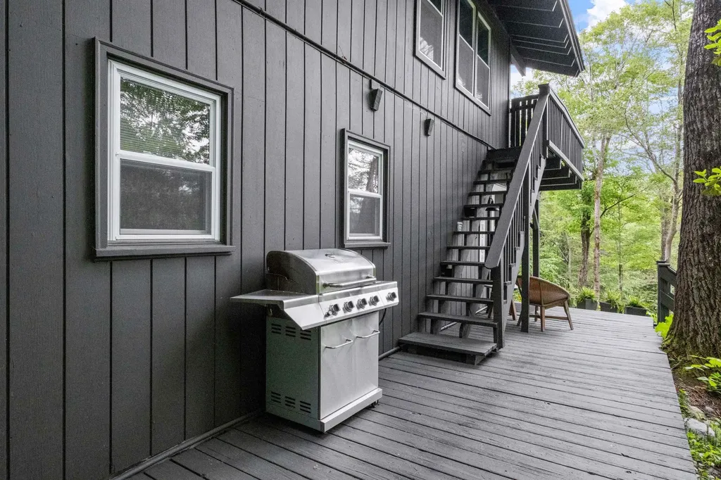 25 Hilltop Drive Newbury NH 03255