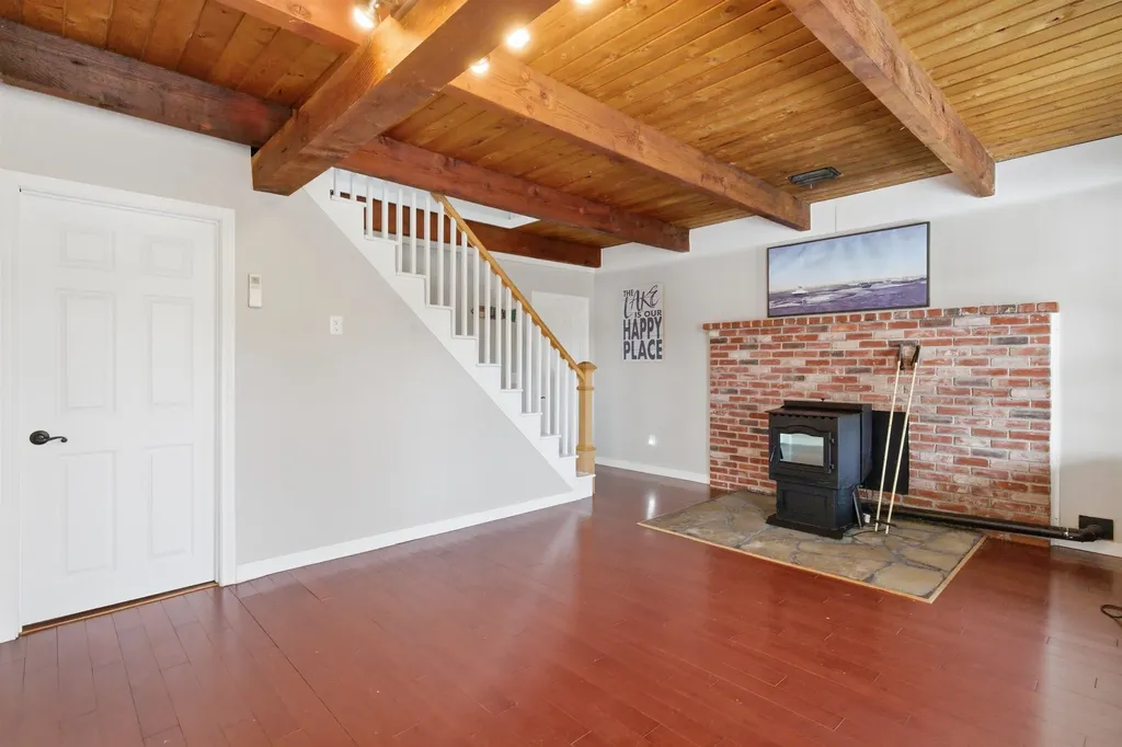 25 Hilltop Drive Newbury NH 03255