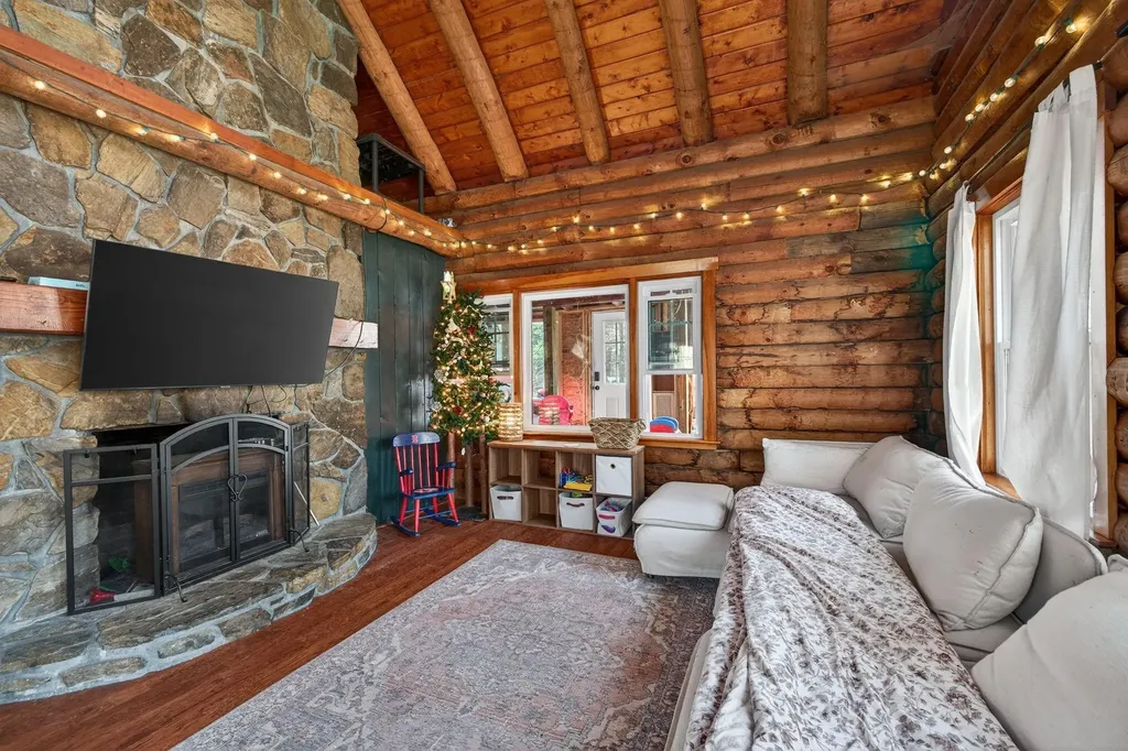 21 Langs Lane Newmarket NH 03857