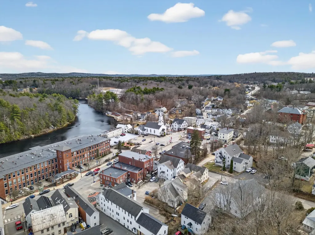 21 Langs Lane Newmarket NH 03857