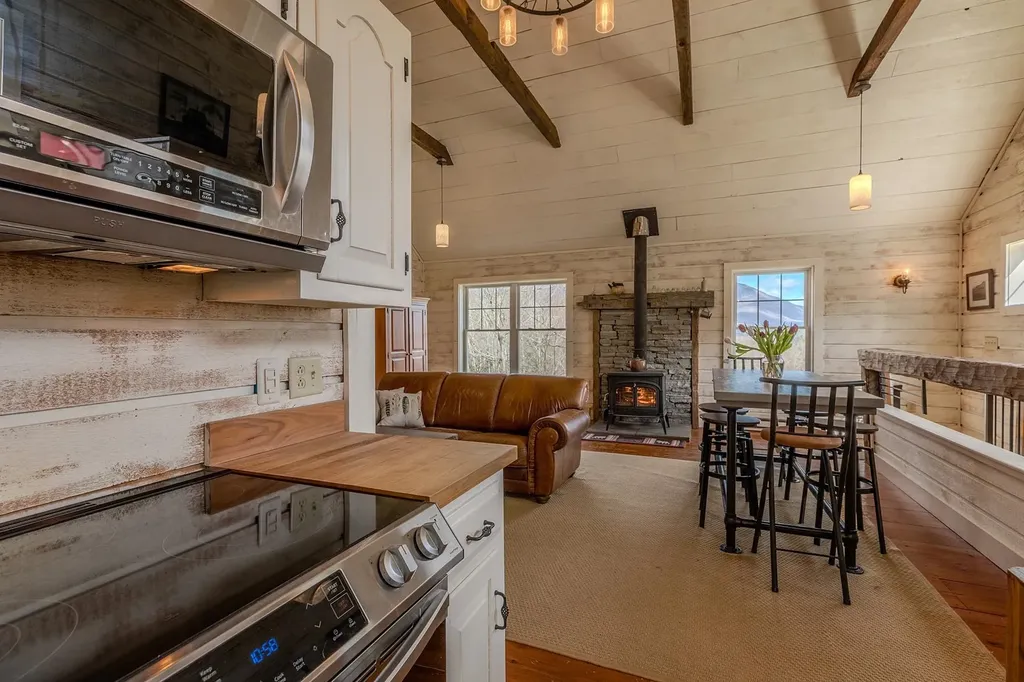 384 Alden Road Sunderland VT 05250