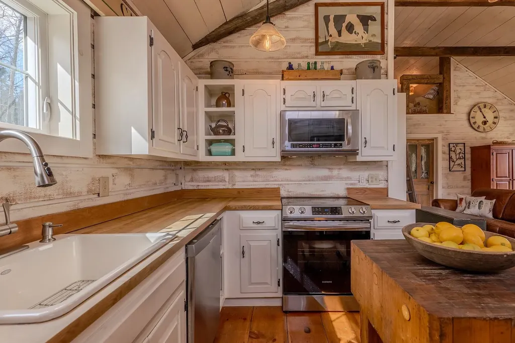 384 Alden Road Sunderland VT 05250