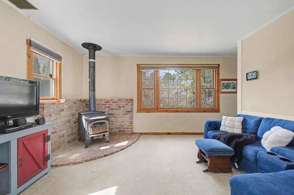 48 Bradford Road Sunapee NH 03782