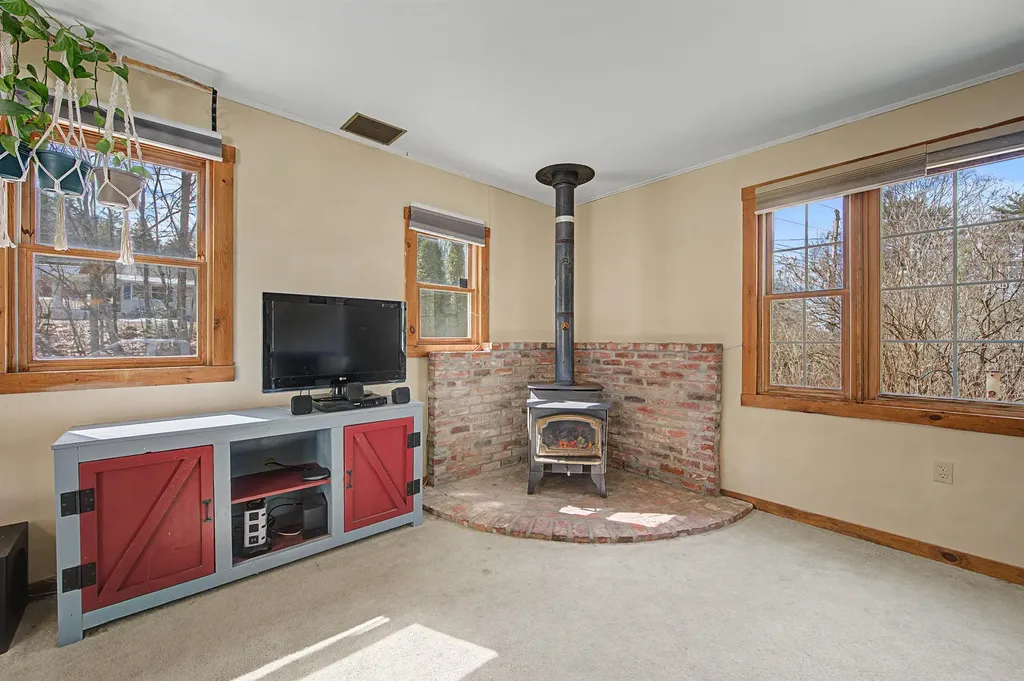 48 Bradford Road Sunapee NH 03782