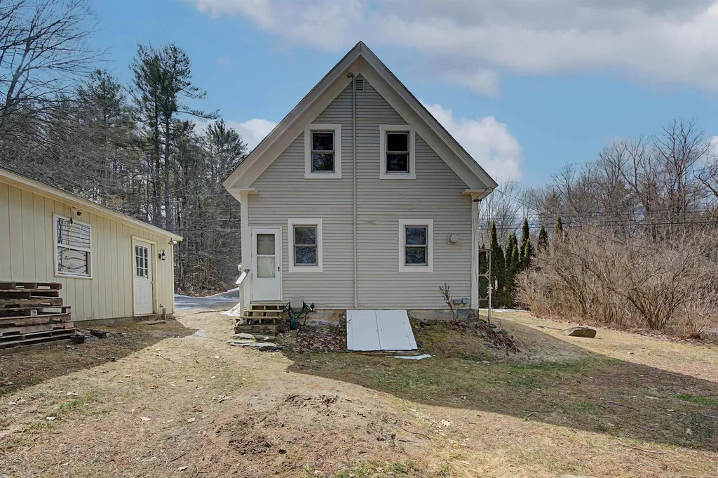 48 Bradford Road Sunapee NH 03782