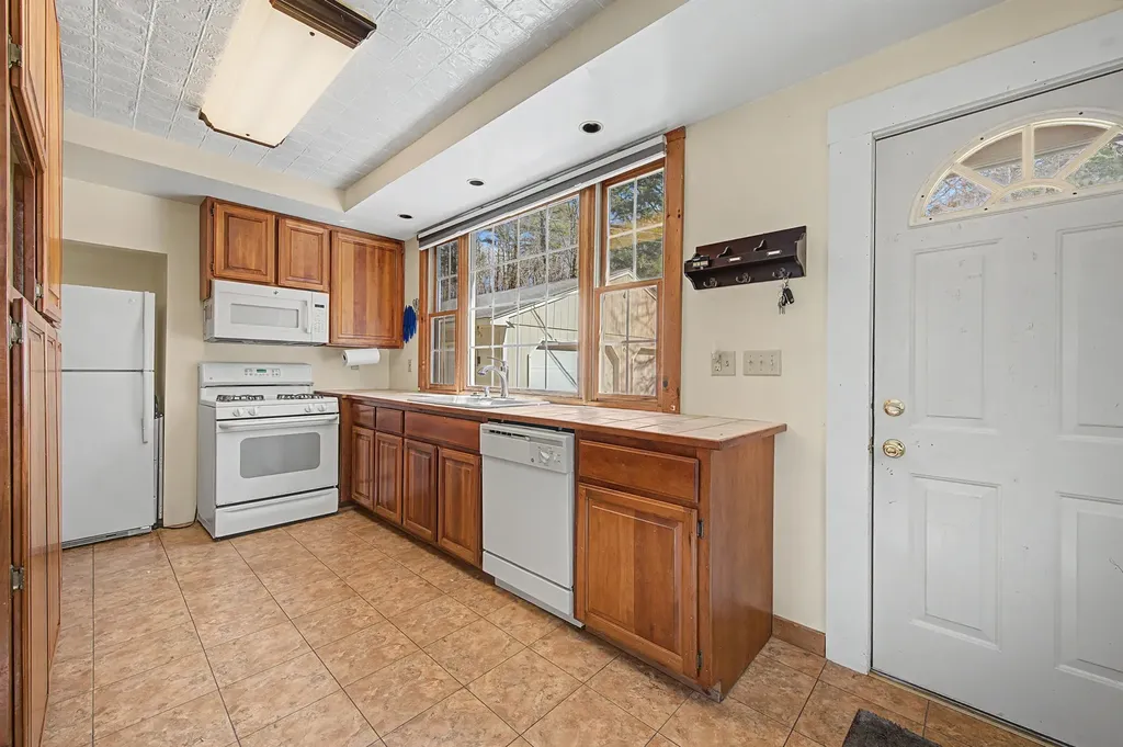 48 Bradford Road Sunapee NH 03782