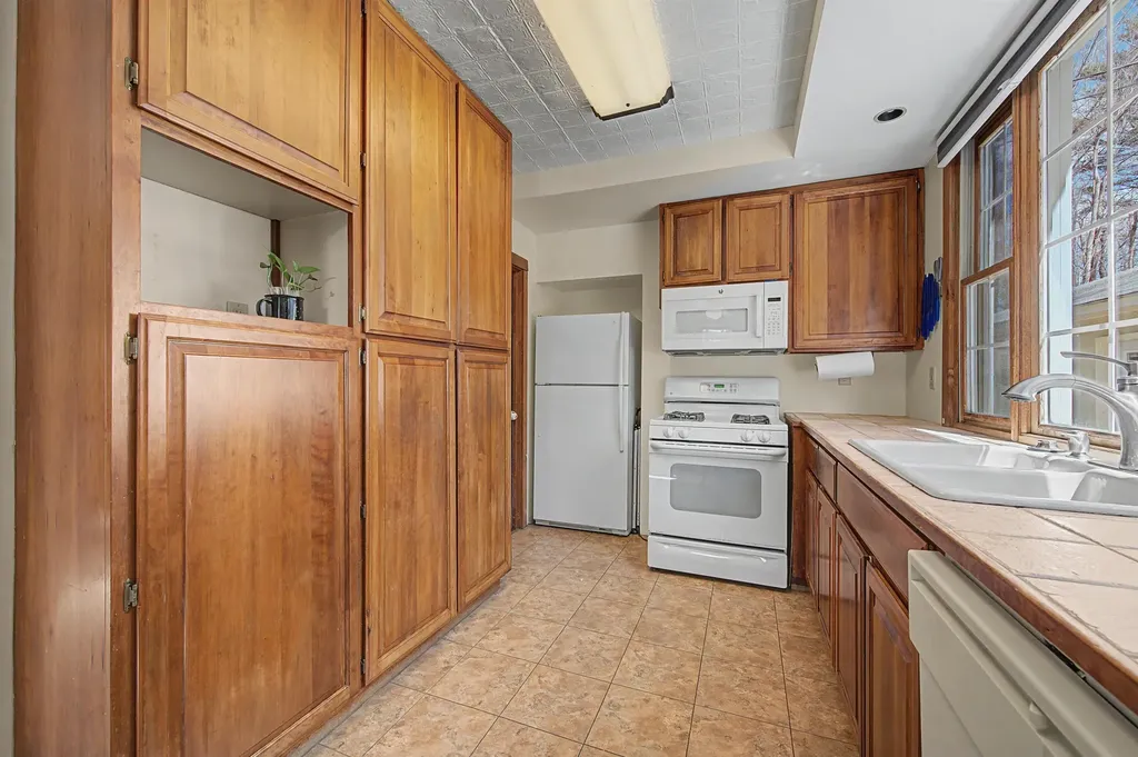 48 Bradford Road Sunapee NH 03782