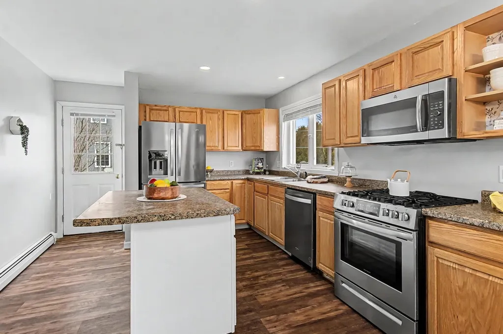 16 Shannon Way Milton VT 05468