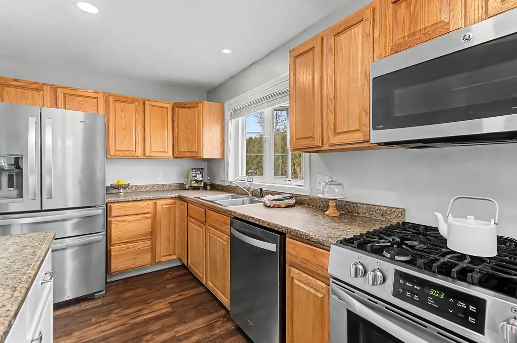 16 Shannon Way Milton VT 05468