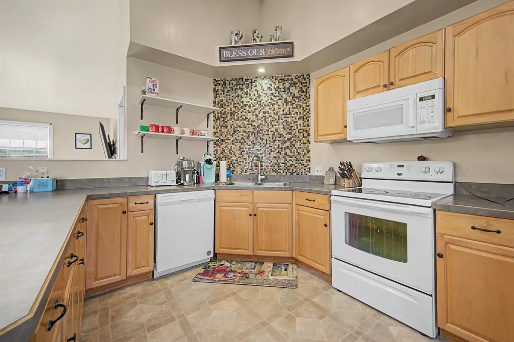 31 Oak Street Newport NH 03773