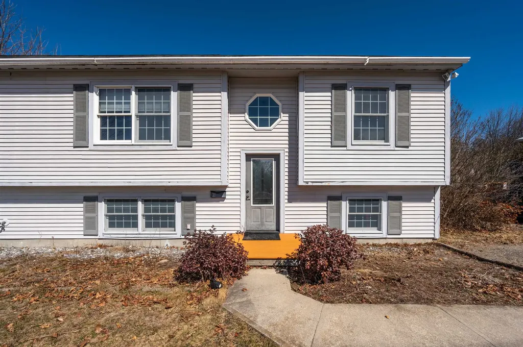 31 Oak Street Newport NH 03773