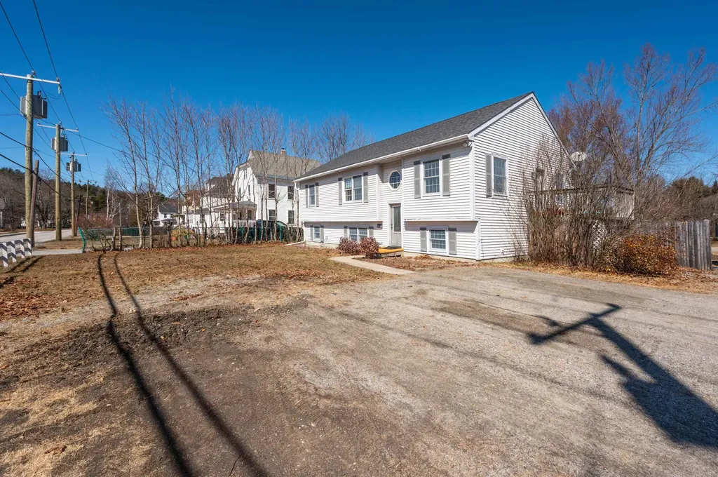 31 Oak Street Newport NH 03773
