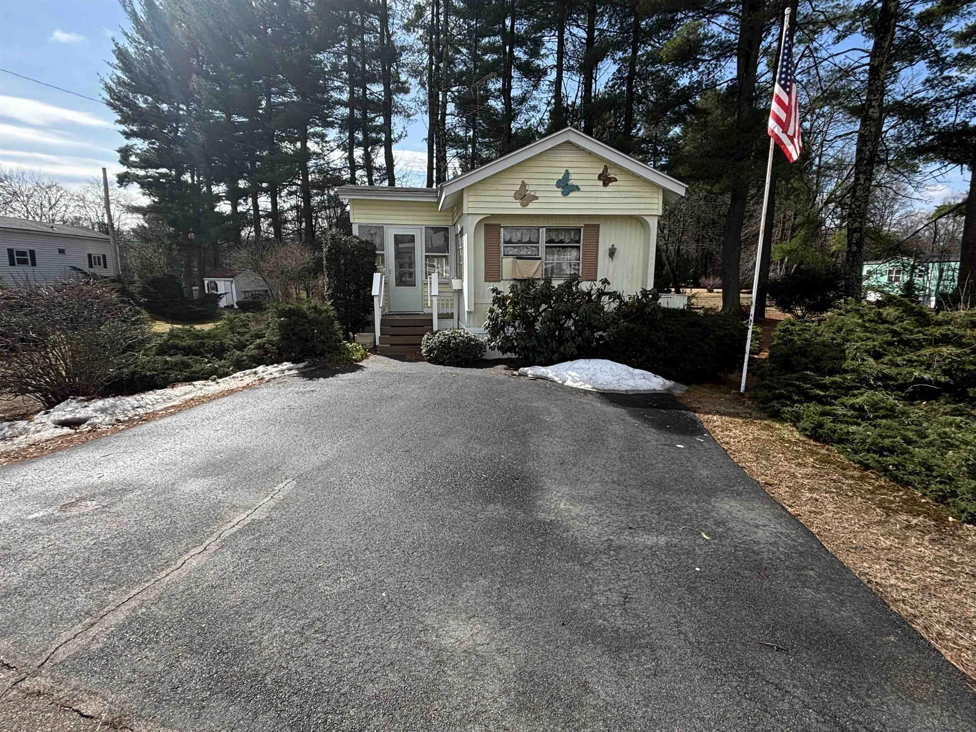 15 Sunrise Trail Nashua NH 03062