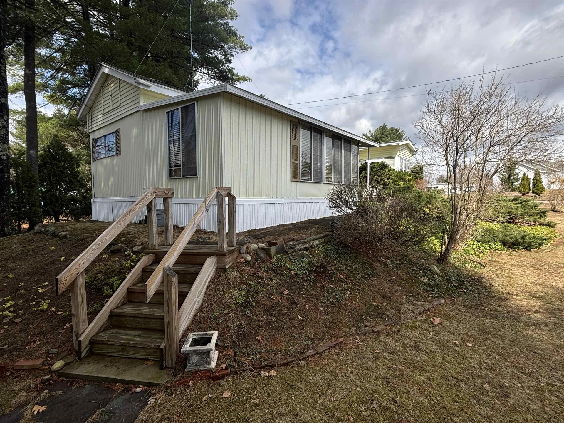 15 Sunrise Trail Nashua NH 03062