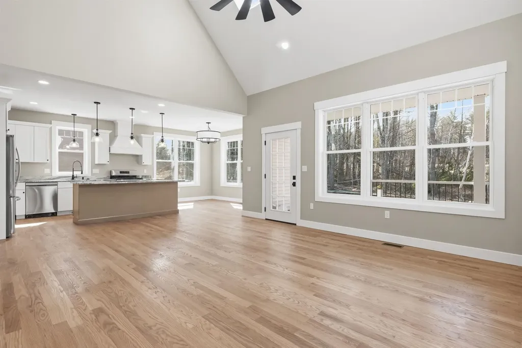 59 Lady Walsingham Way Laconia NH 03246