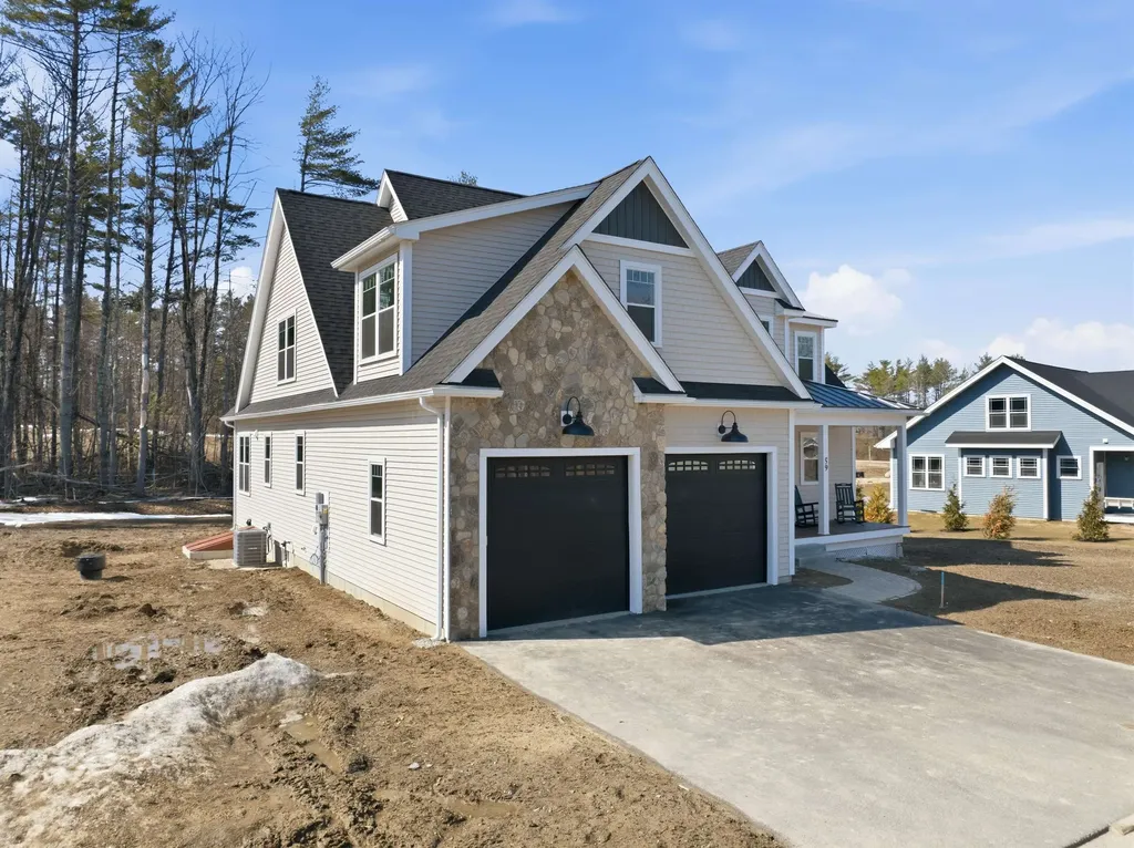 59 Lady Walsingham Way Laconia NH 03246