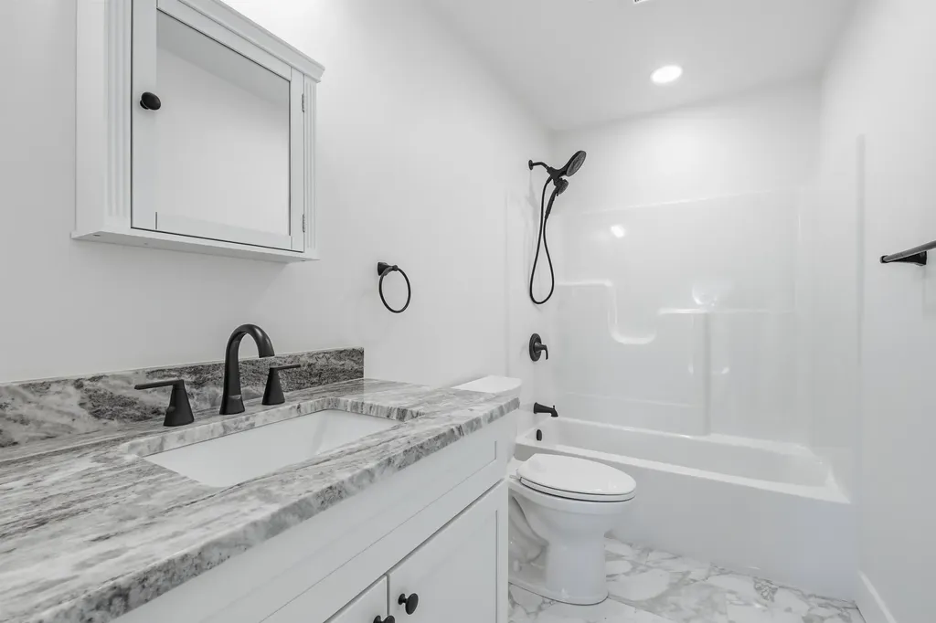 59 Lady Walsingham Way Laconia NH 03246