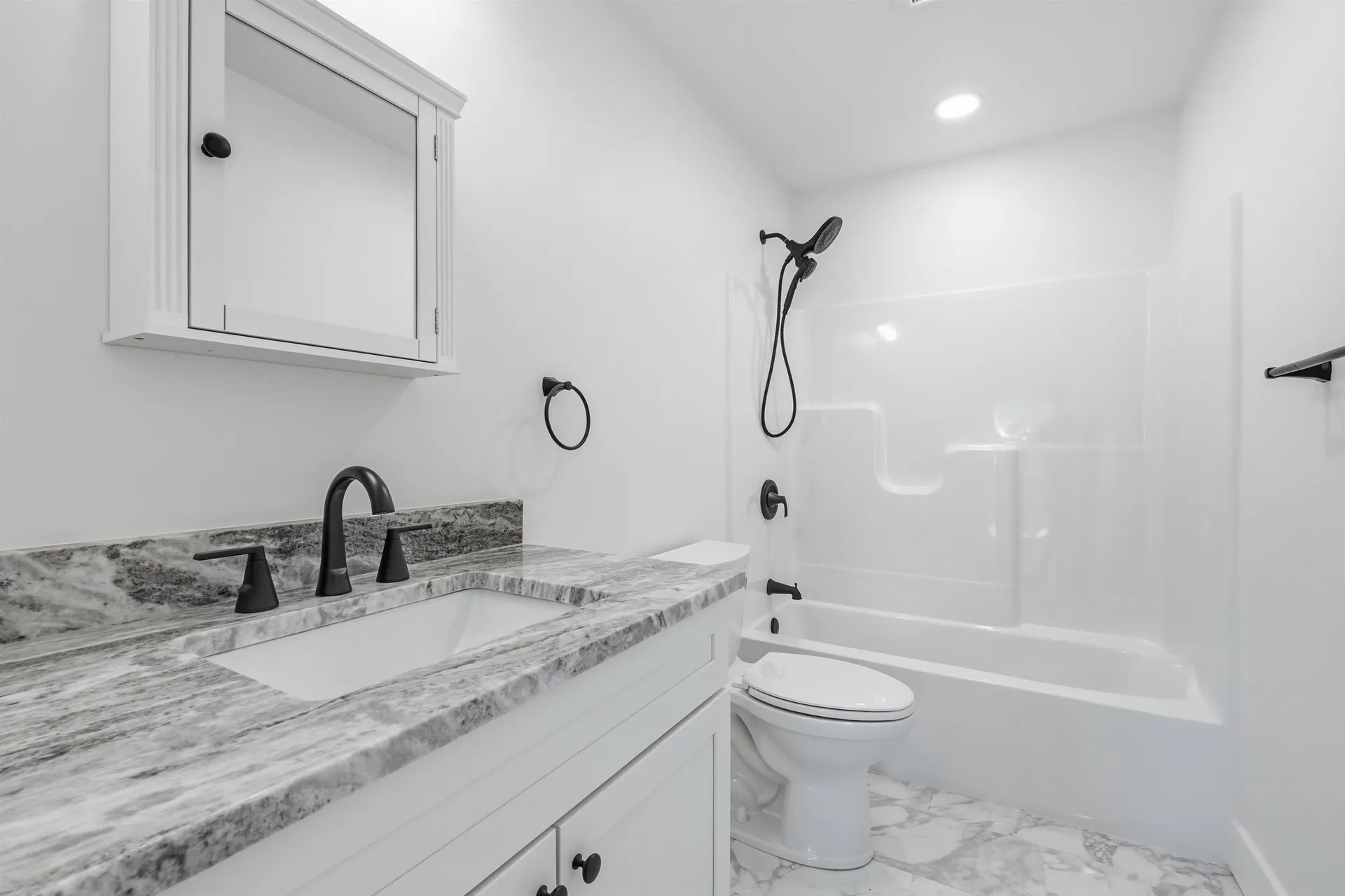 59 Lady Walsingham Way Laconia NH 03246
