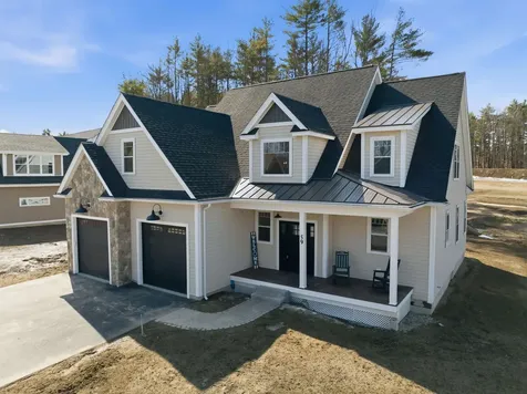 59 Lady Walsingham Way Laconia NH 03246