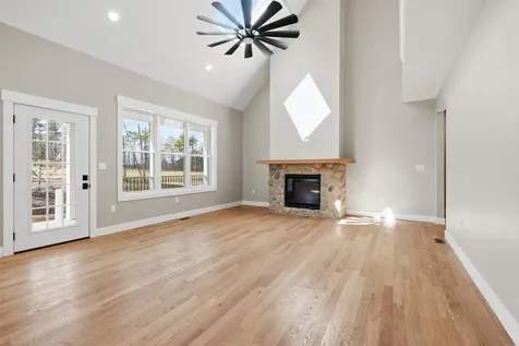 59 Lady Walsingham Way Laconia NH 03246