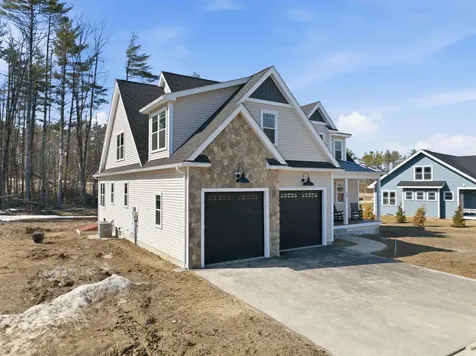 59 Lady Walsingham Way Laconia NH 03246