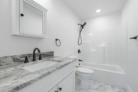 59 Lady Walsingham Way Laconia NH 03246
