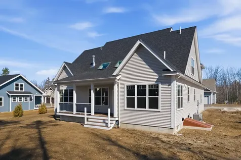 59 Lady Walsingham Way Laconia NH 03246