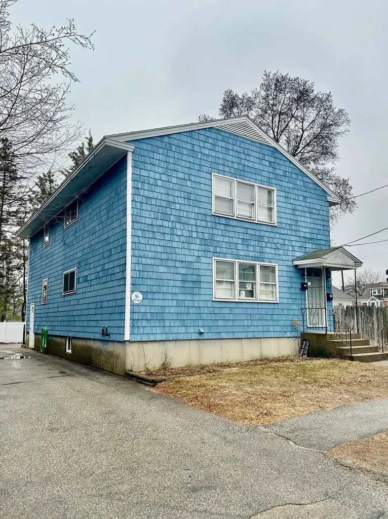 1069 Hayward Street Manchester NH 03103