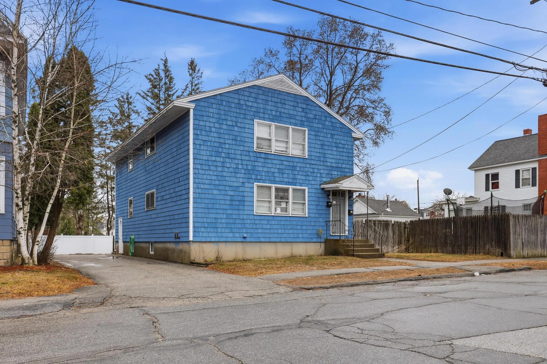1069 Hayward Street Manchester NH 03103