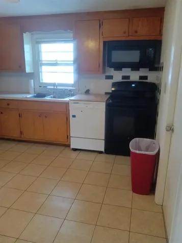 1069 Hayward Street Manchester NH 03103