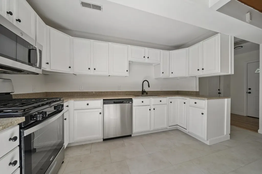 74 Riverside Drive Fremont NH 03044